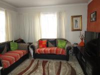 Lounges - 20 square meters of property in Mapleton