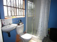 Main Bathroom - 6 square meters of property in Mapleton