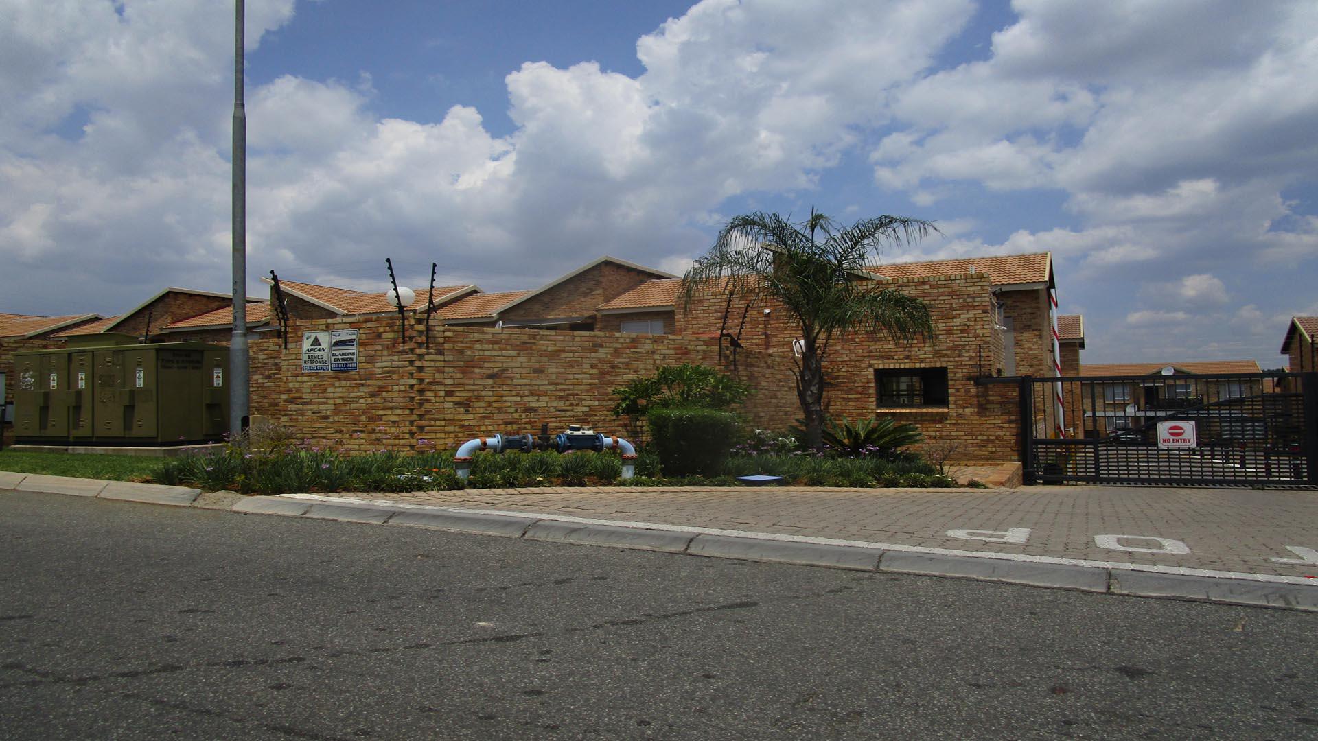 Front View of property in Honey Park