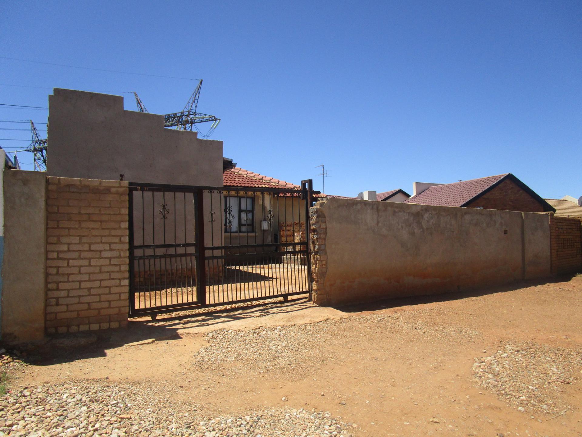 Front View of property in Protea North