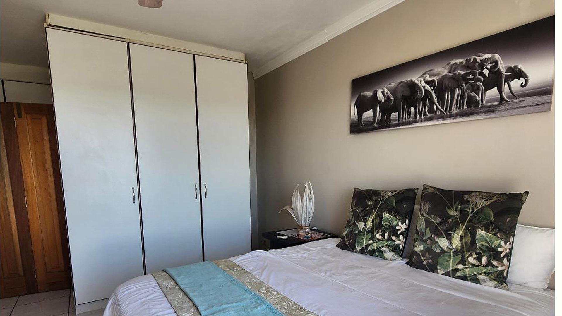 Bed Room 1 of property in Port Elizabeth Central