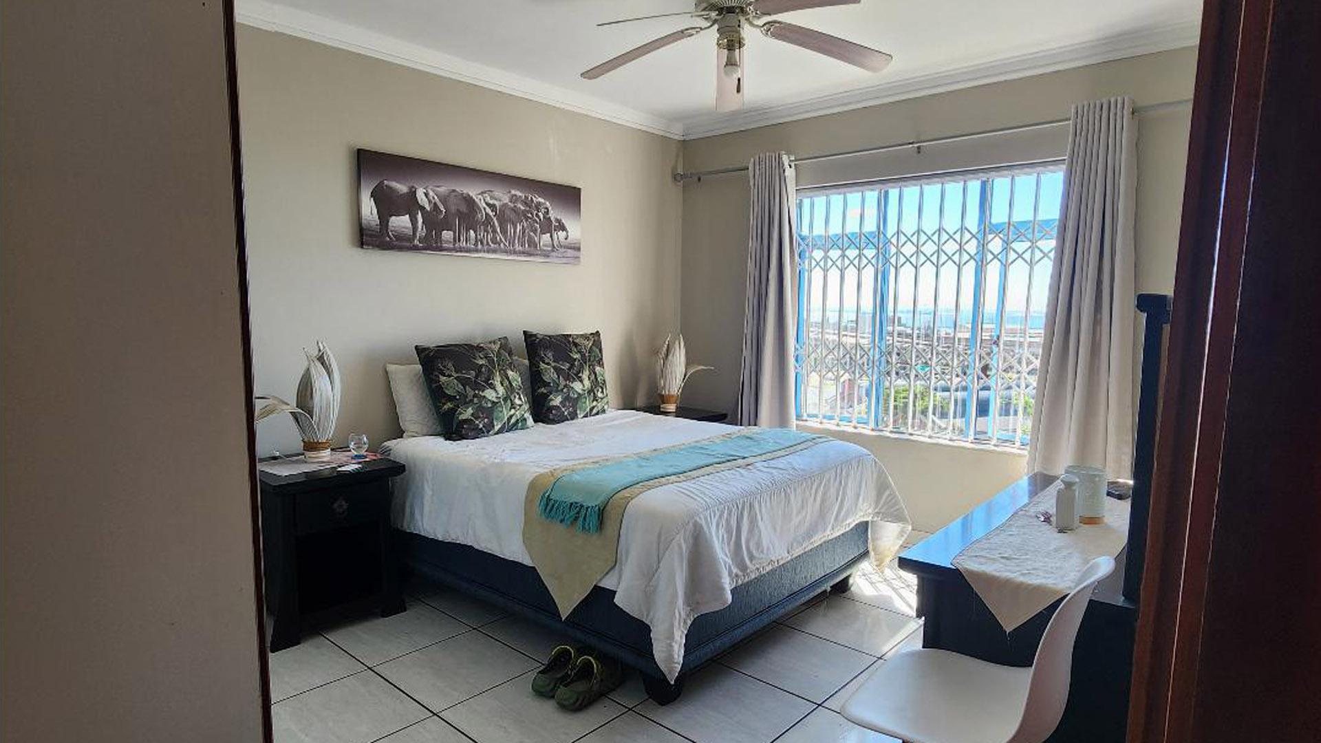 Bed Room 1 of property in Port Elizabeth Central