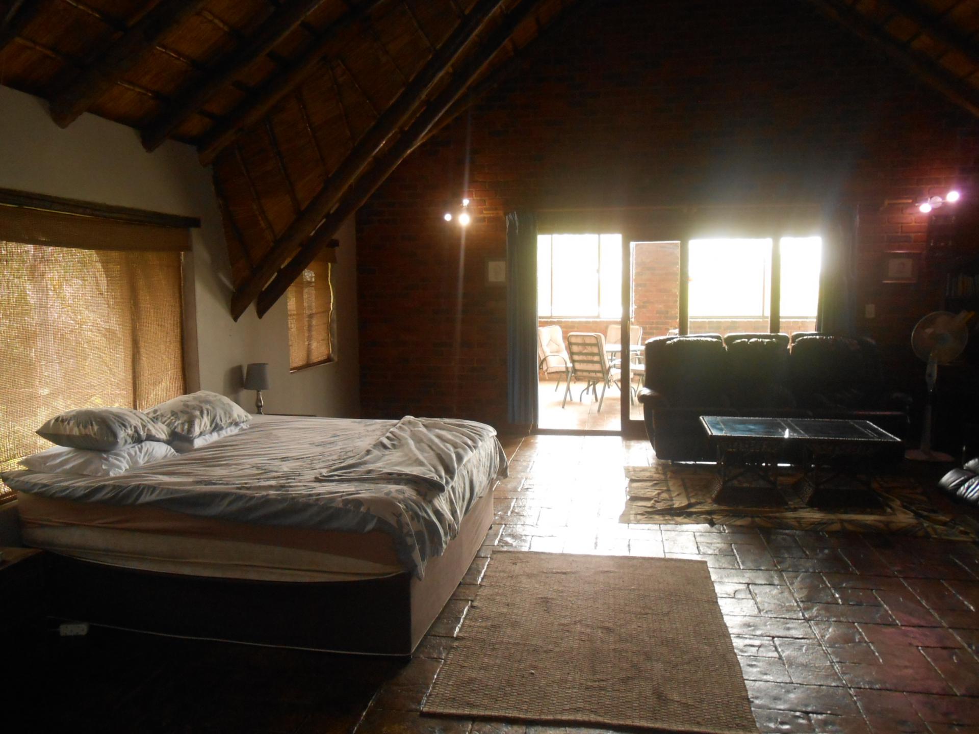 Main Bedroom of property in Muldersdrift