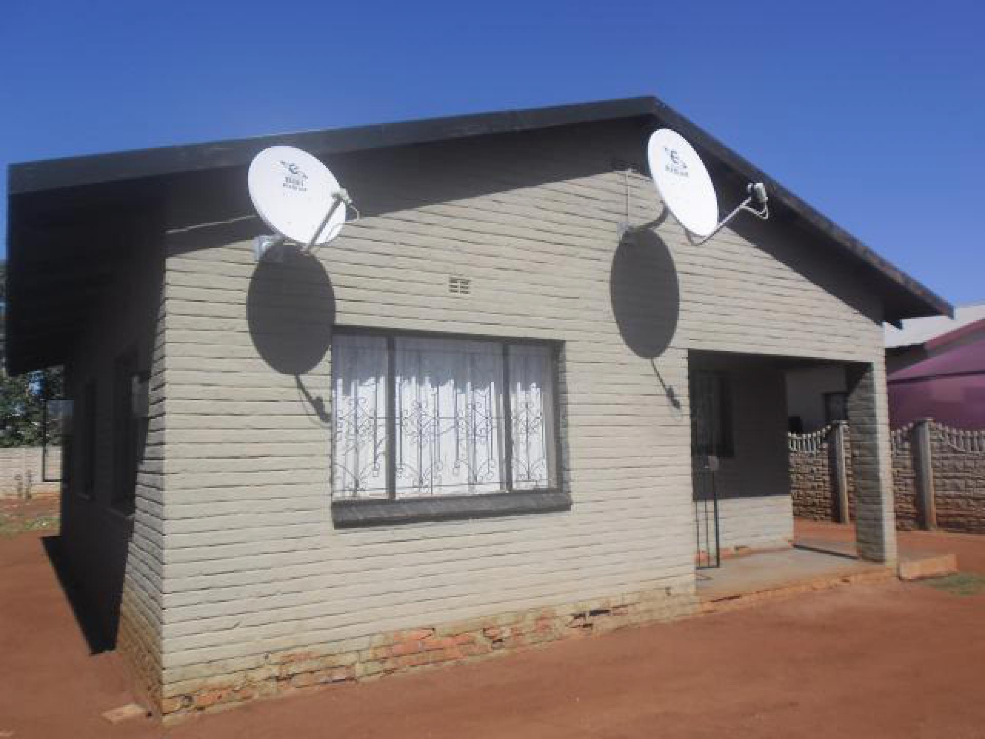 Front View of property in Lebowakgomo
