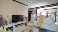Lounges - 14 square meters of property in Summerset