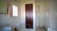 Main Bathroom - 10 square meters of property in Summerset