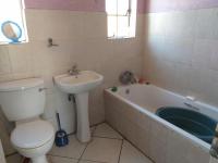 Bathroom 1 - 5 square meters of property in Roodekop