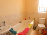 Main Bathroom - 4 square meters of property in Dawn Park