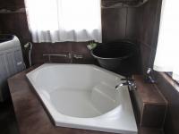 Bathroom 1 - 20 square meters of property in Estera