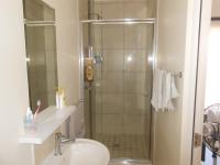 Main Bathroom - 4 square meters of property in Sonneglans