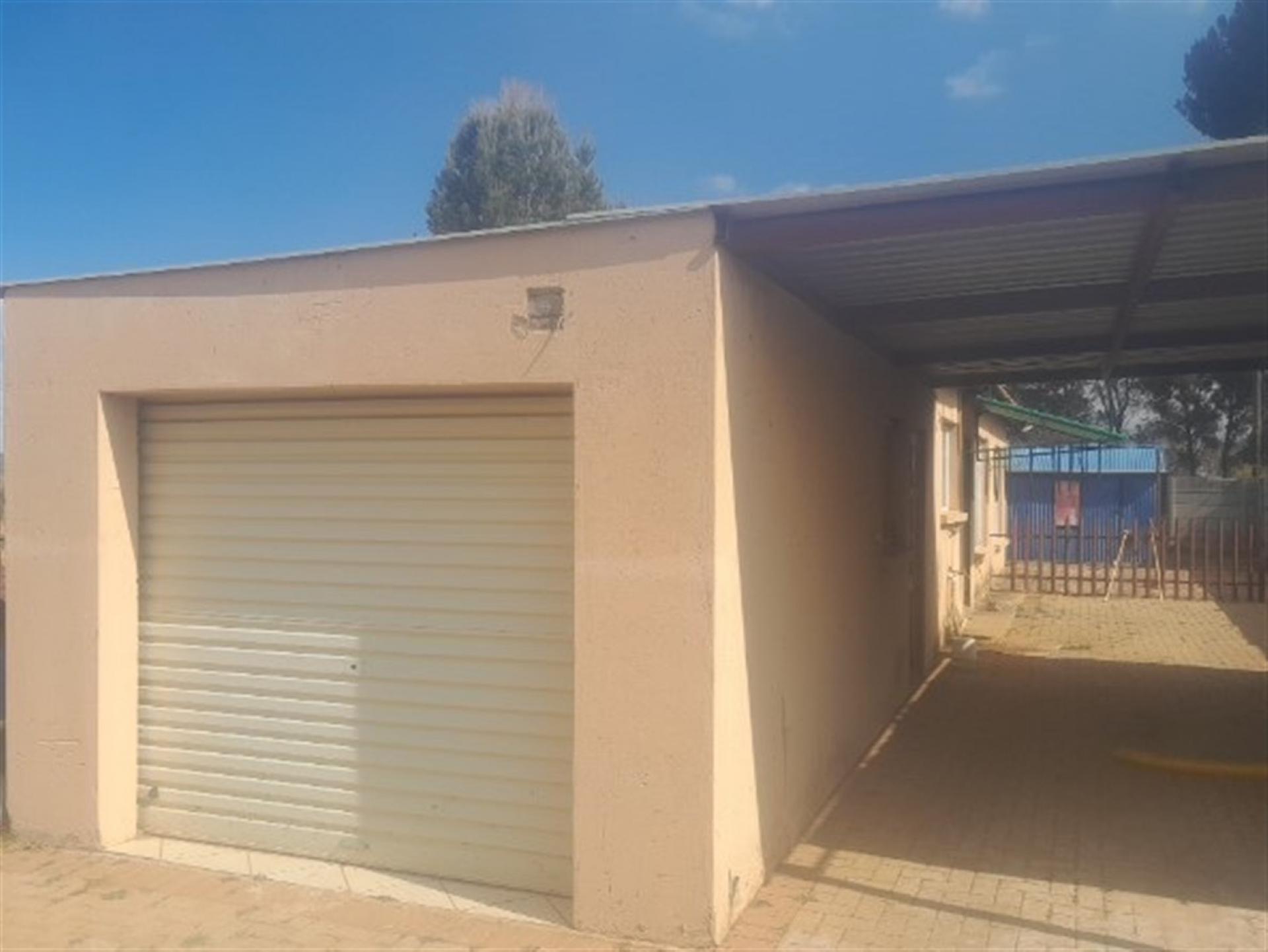 Front View of property in Fochville