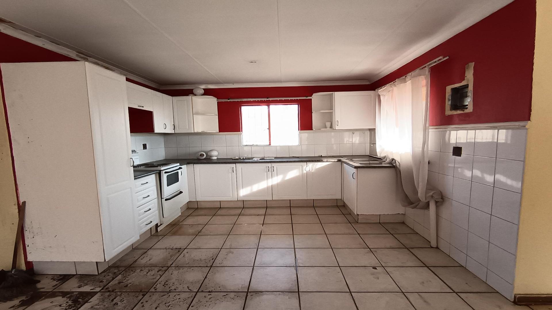 Kitchen of property in Esther Park