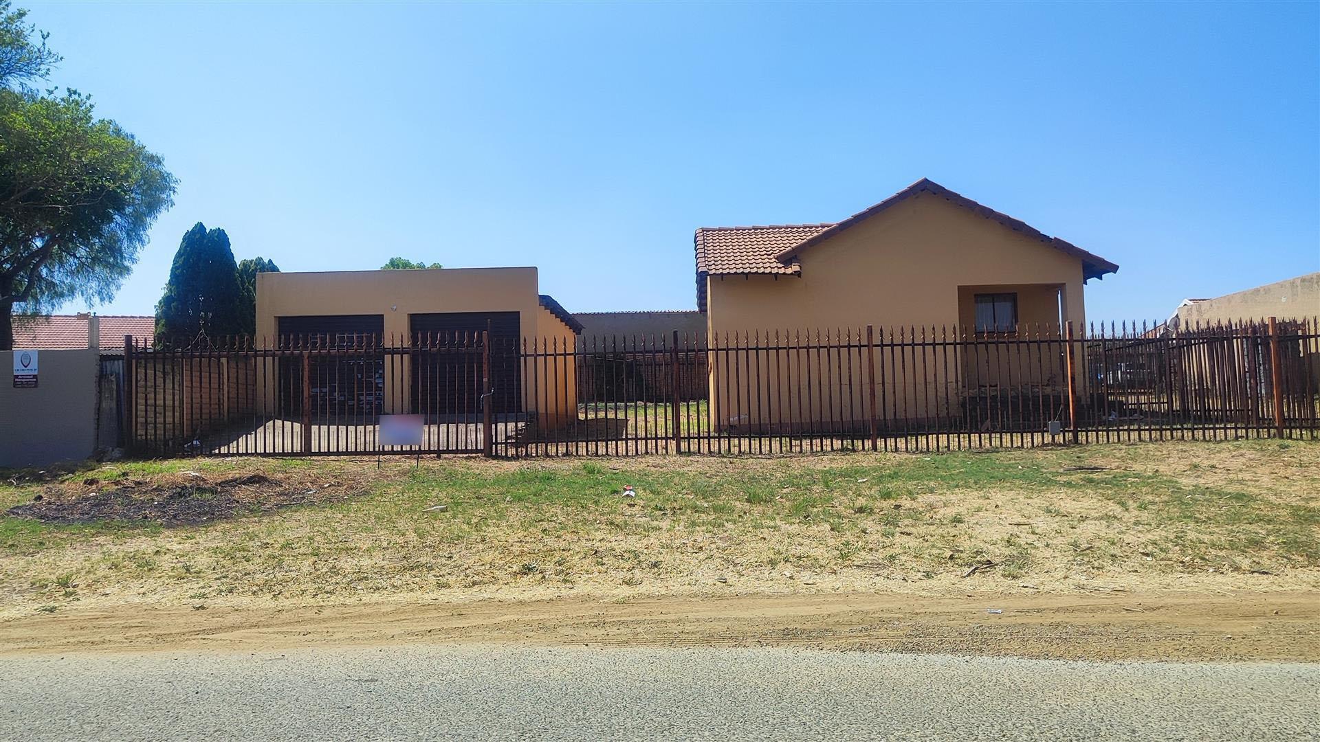 Front View of property in Esther Park