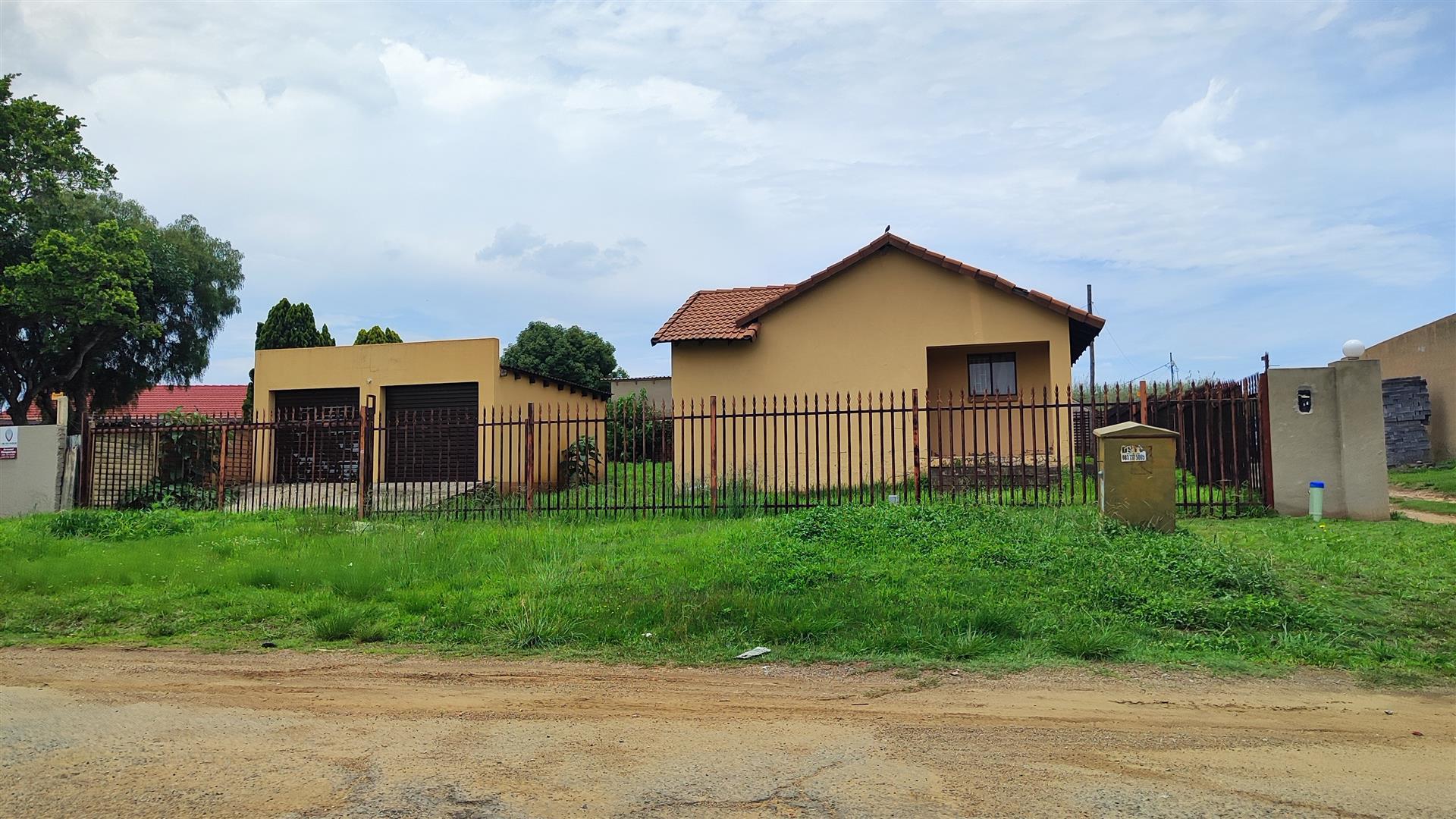 Front View of property in Esther Park