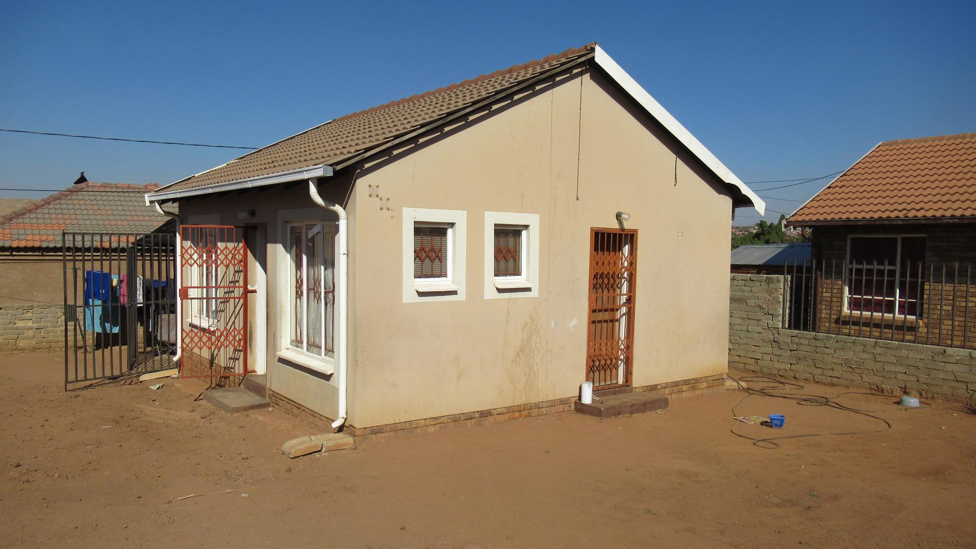 Front View of property in Odinburg Gardens