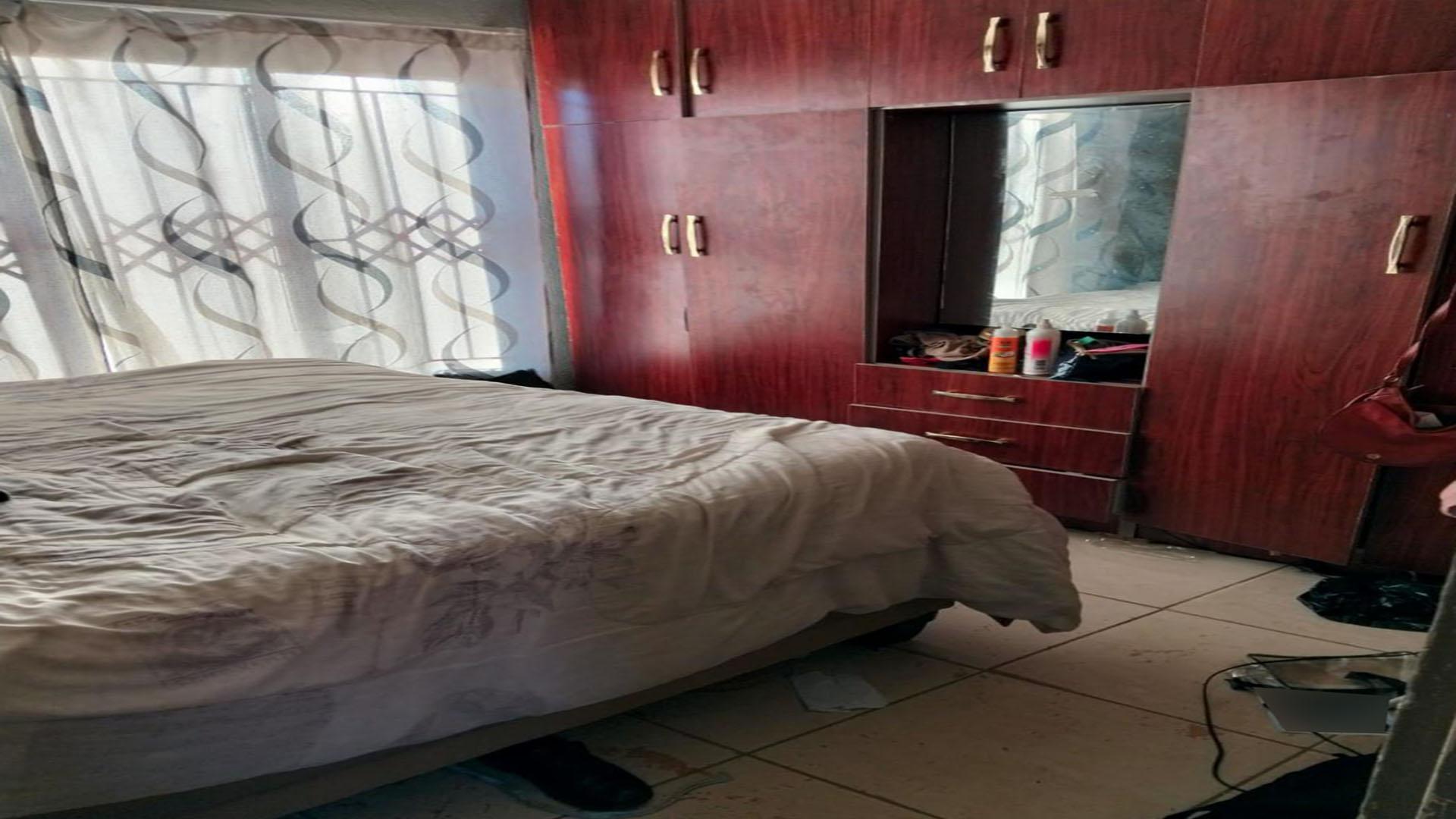 Main Bedroom - 10 square meters of property in Odinburg Gardens