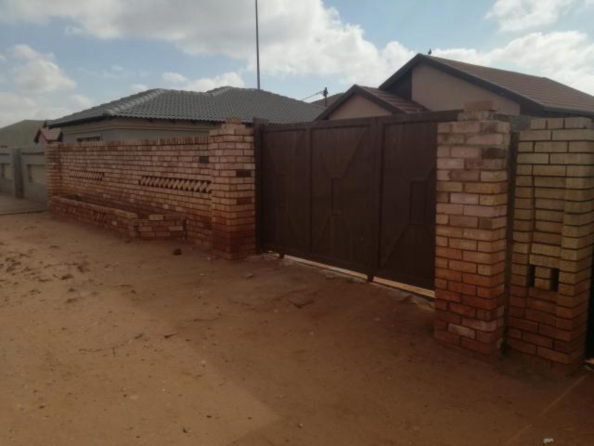 Front View of property in Dobsonville Gardens
