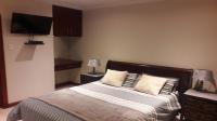 Main Bedroom - 14 square meters of property in Bloemfontein