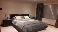 Main Bedroom - 14 square meters of property in Bloemfontein