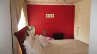 Main Bedroom - 21 square meters of property in Terenure