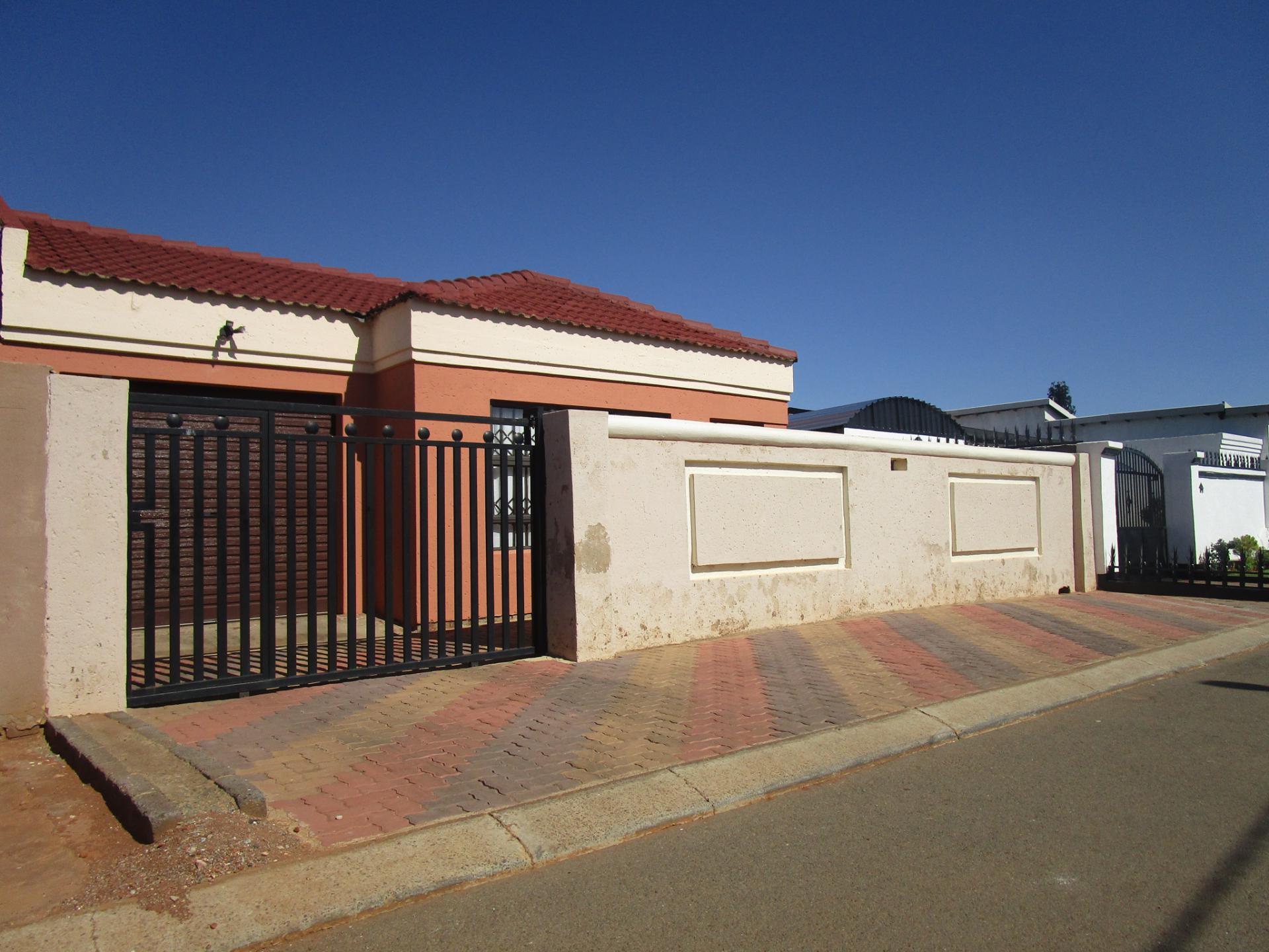 Front View of property in Protea Glen