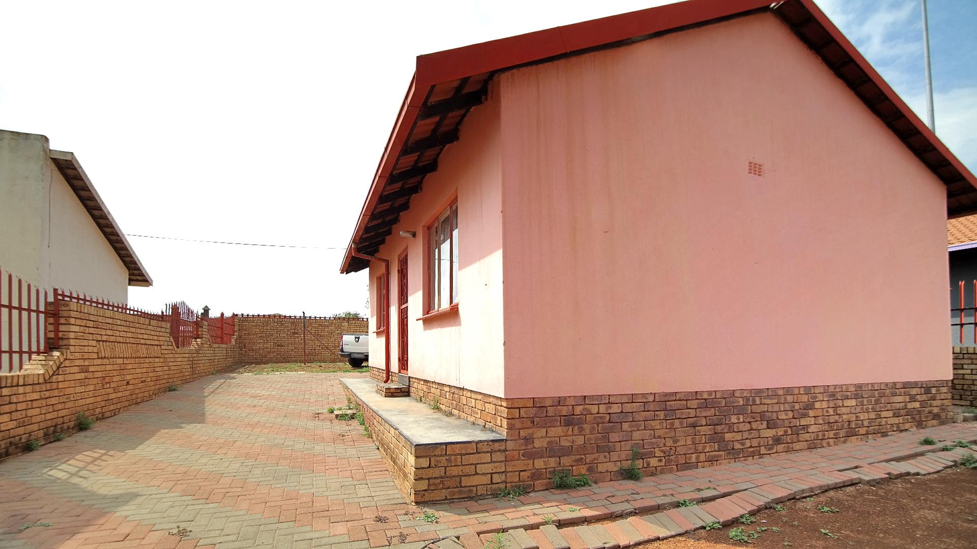 Front View of property in Mabopane