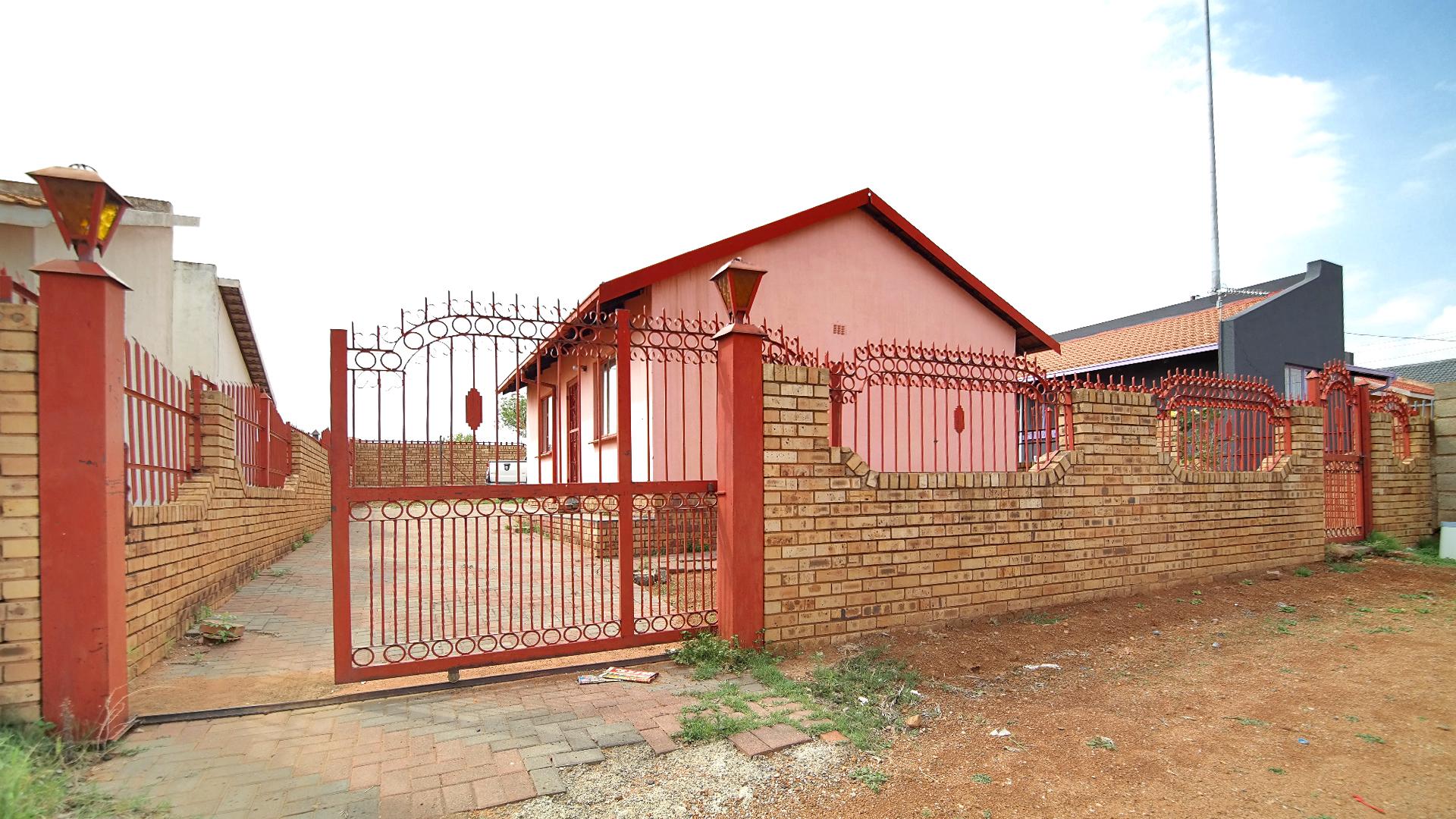 Front View of property in Mabopane