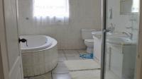 Main Bathroom - 8 square meters of property in Bloemfontein