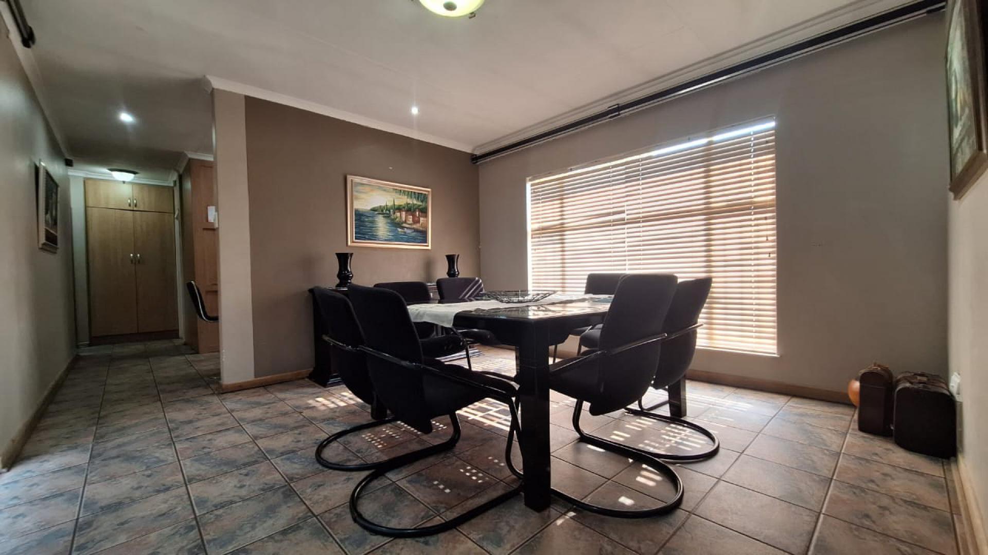 Dining Room of property in Secunda