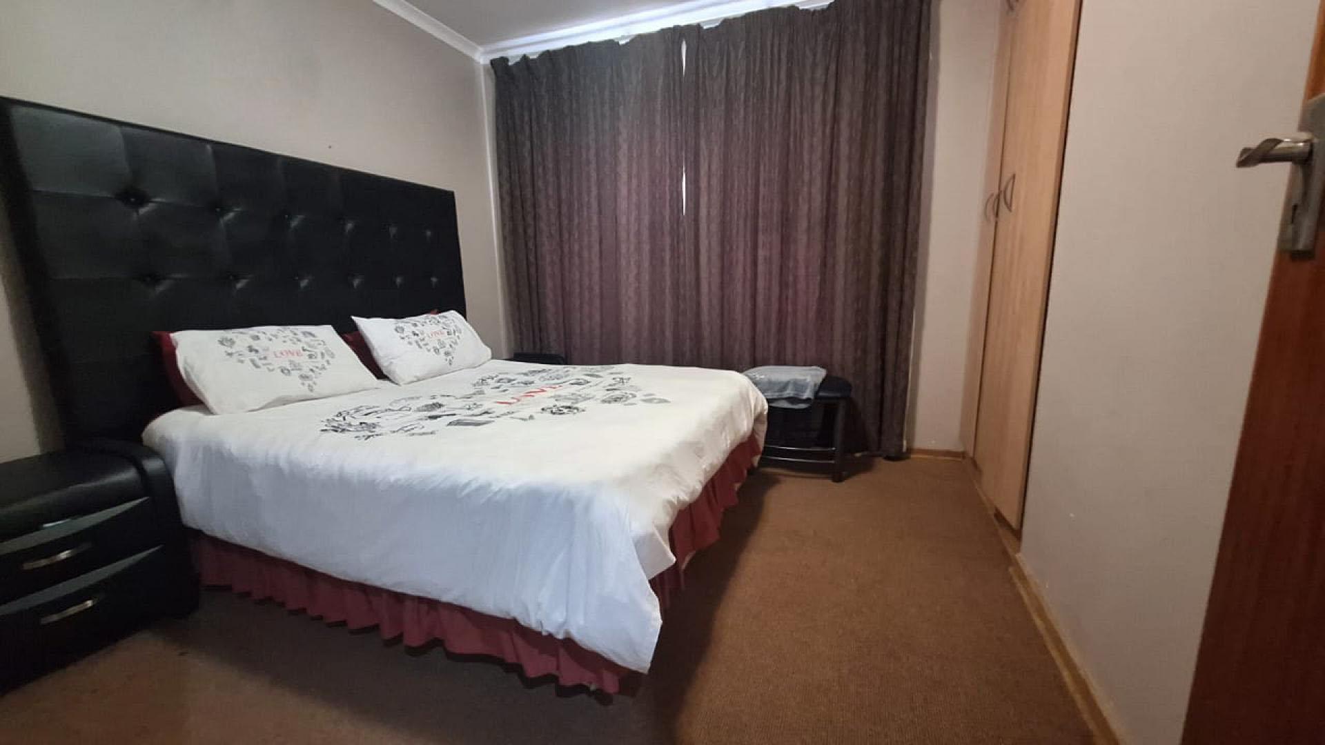 Bed Room 4 of property in Secunda