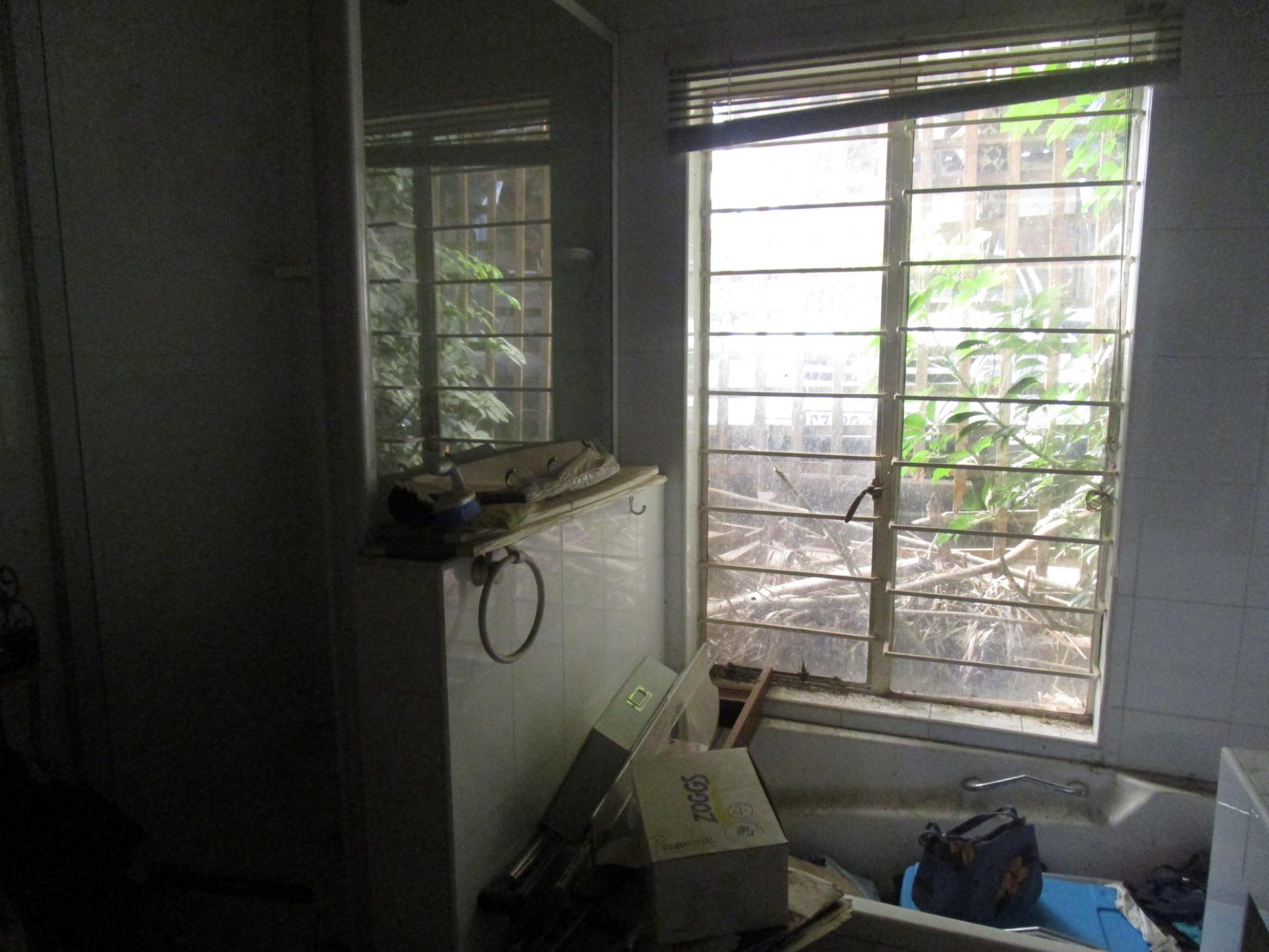 Main Bathroom - 9 square meters of property in Ormonde