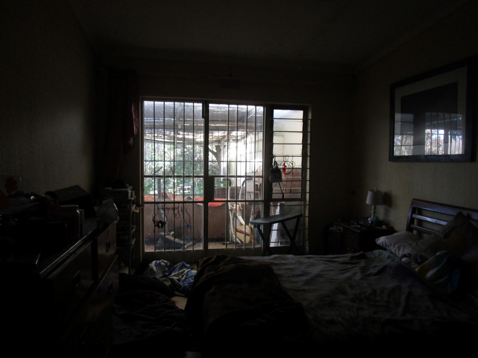 Main Bedroom - 21 square meters of property in Ormonde