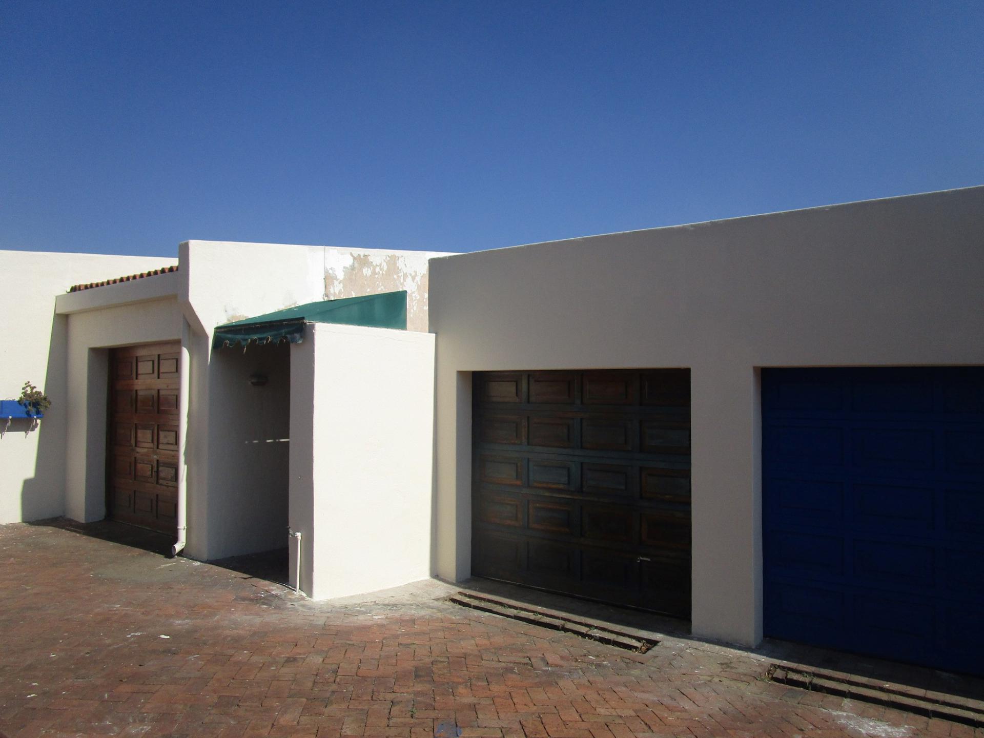 Front View of property in Ormonde
