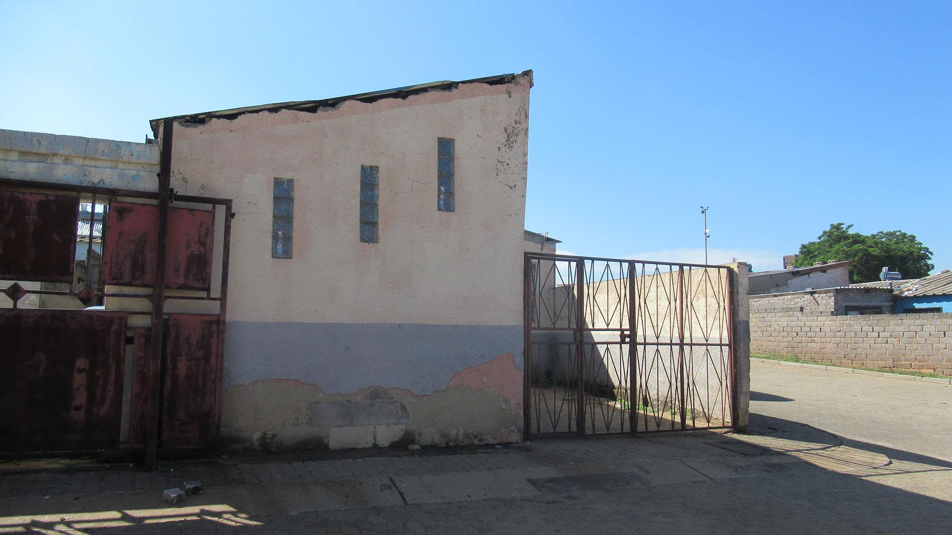 Front View of property in Westbury