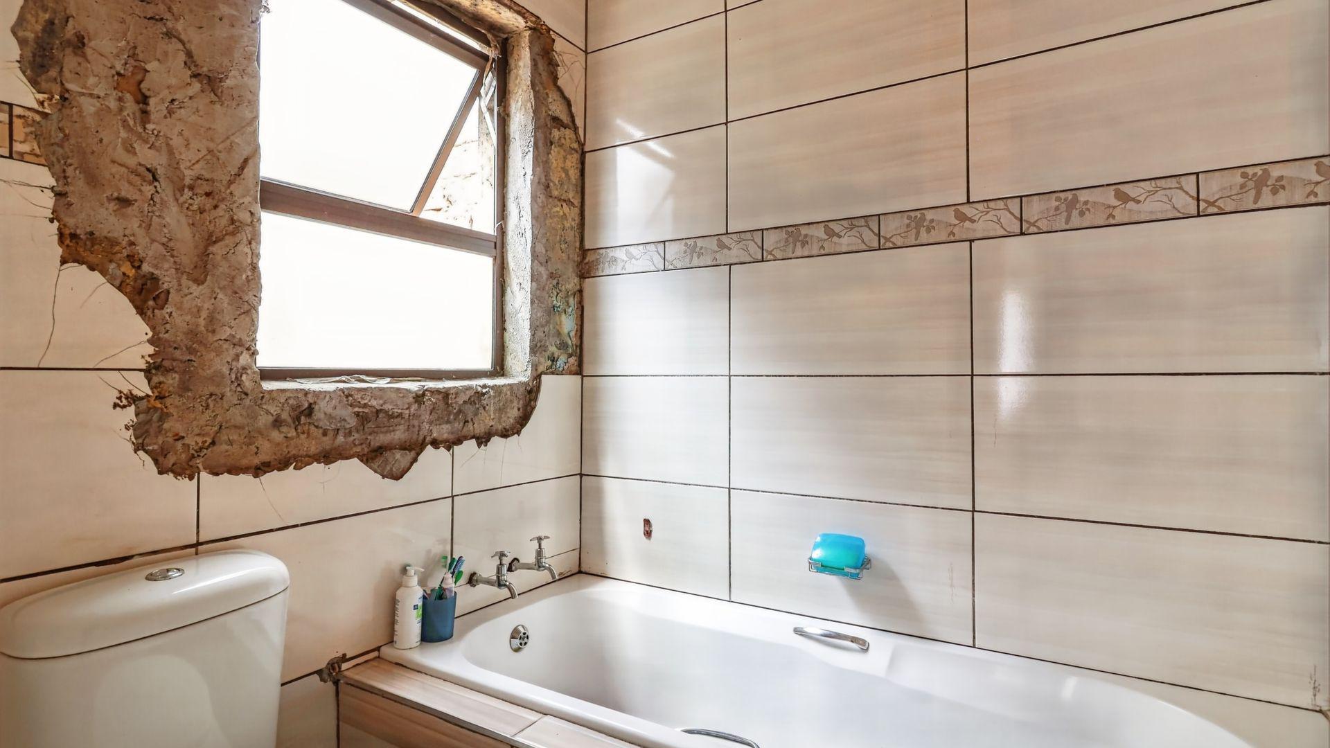 Bathroom 1 of property in Westbury