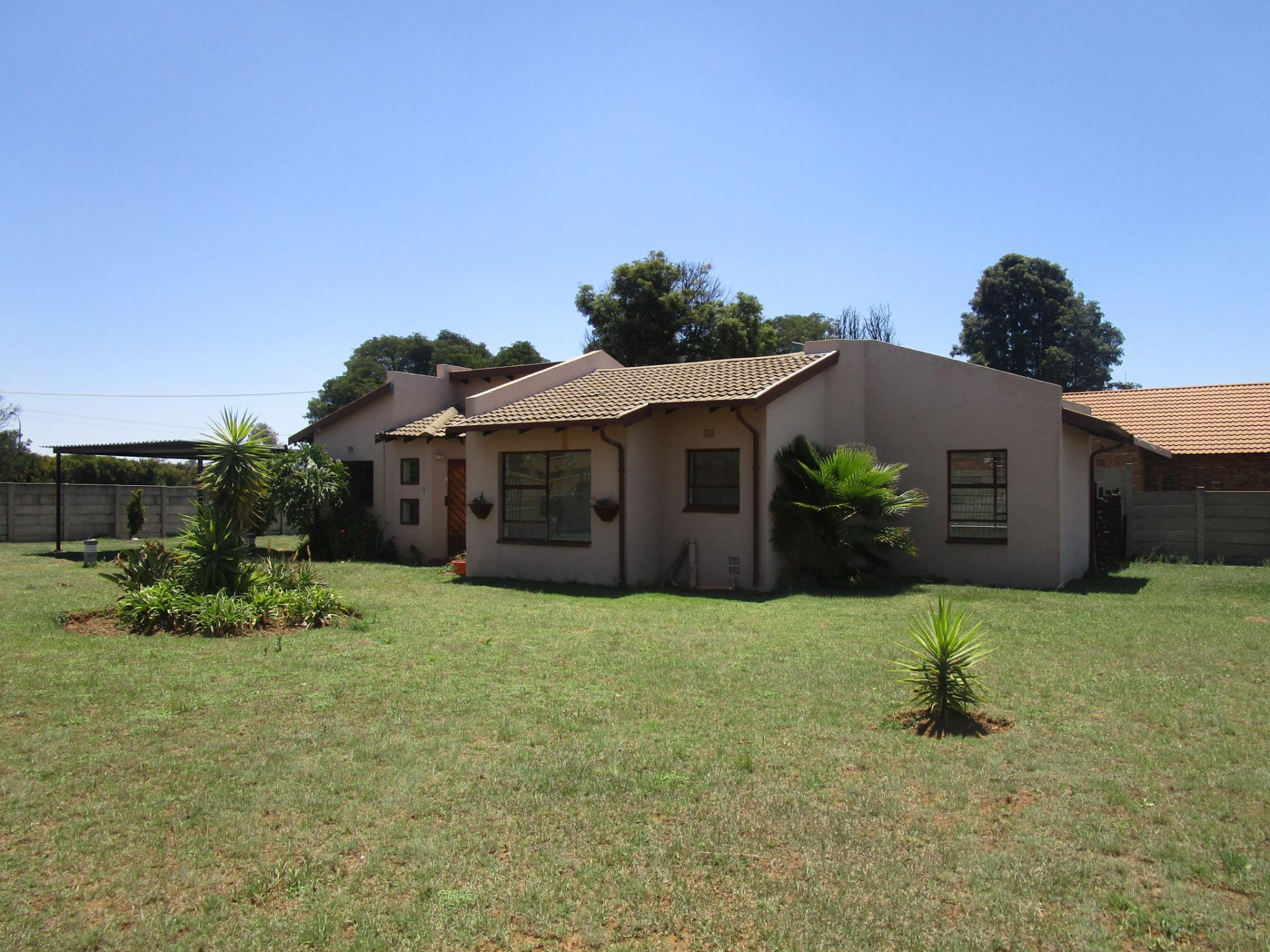 Front View of property in Greenhills