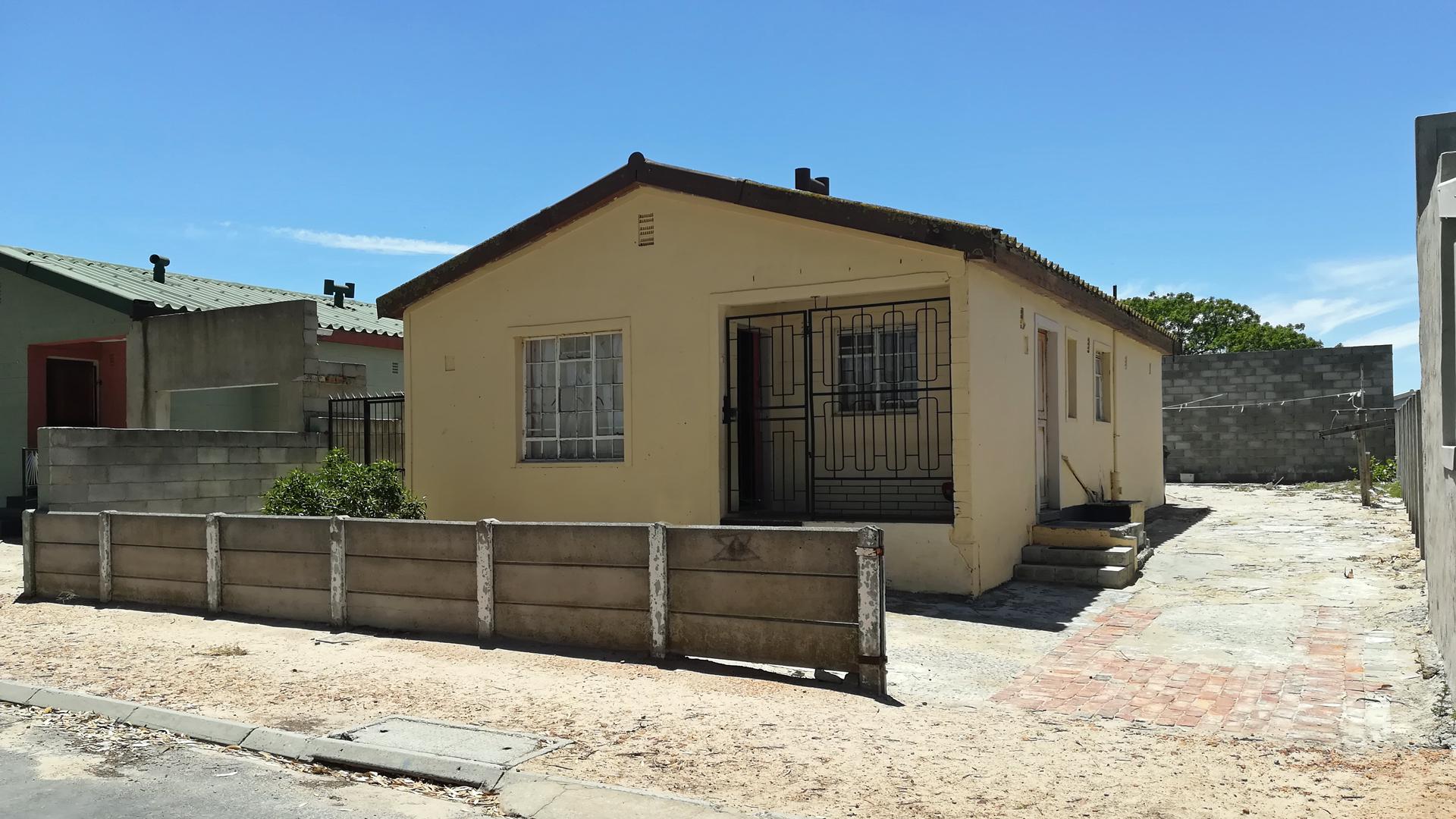 Front View of property in Wesfleur