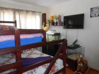 Bed Room 1 - 13 square meters of property in Beyers Park