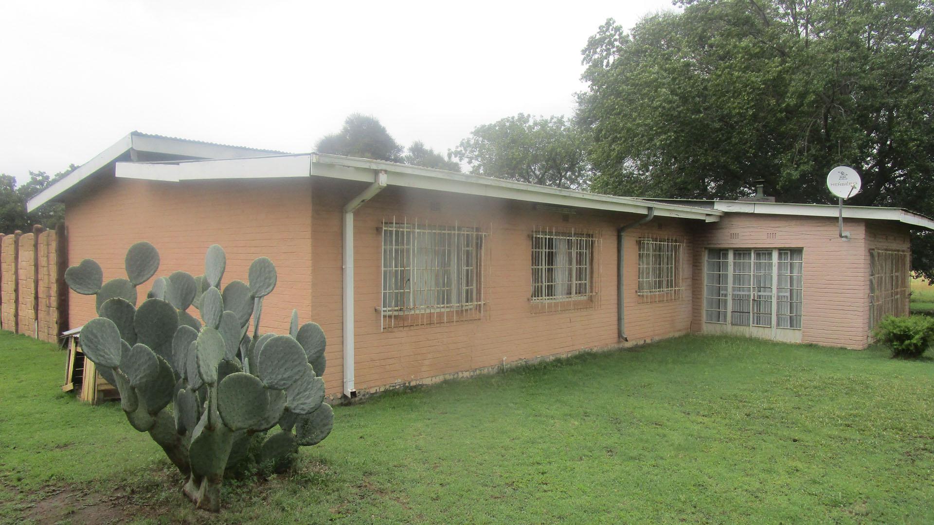 Backyard of property in Mooilande AH