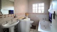 Bathroom 1 - 6 square meters of property in Riamarpark