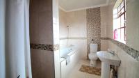 Bathroom 3+ - 7 square meters of property in Riamarpark