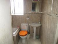 Bathroom 1 - 8 square meters of property in Ennerdale