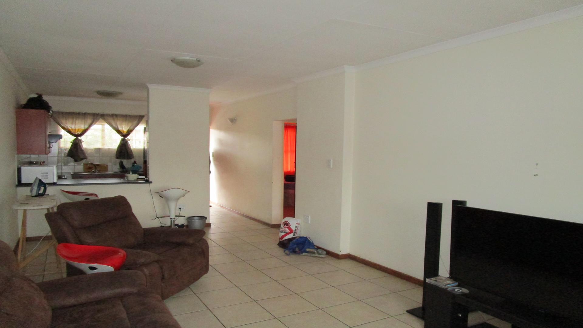 Lounges - 13 square meters of property in Pretoria North