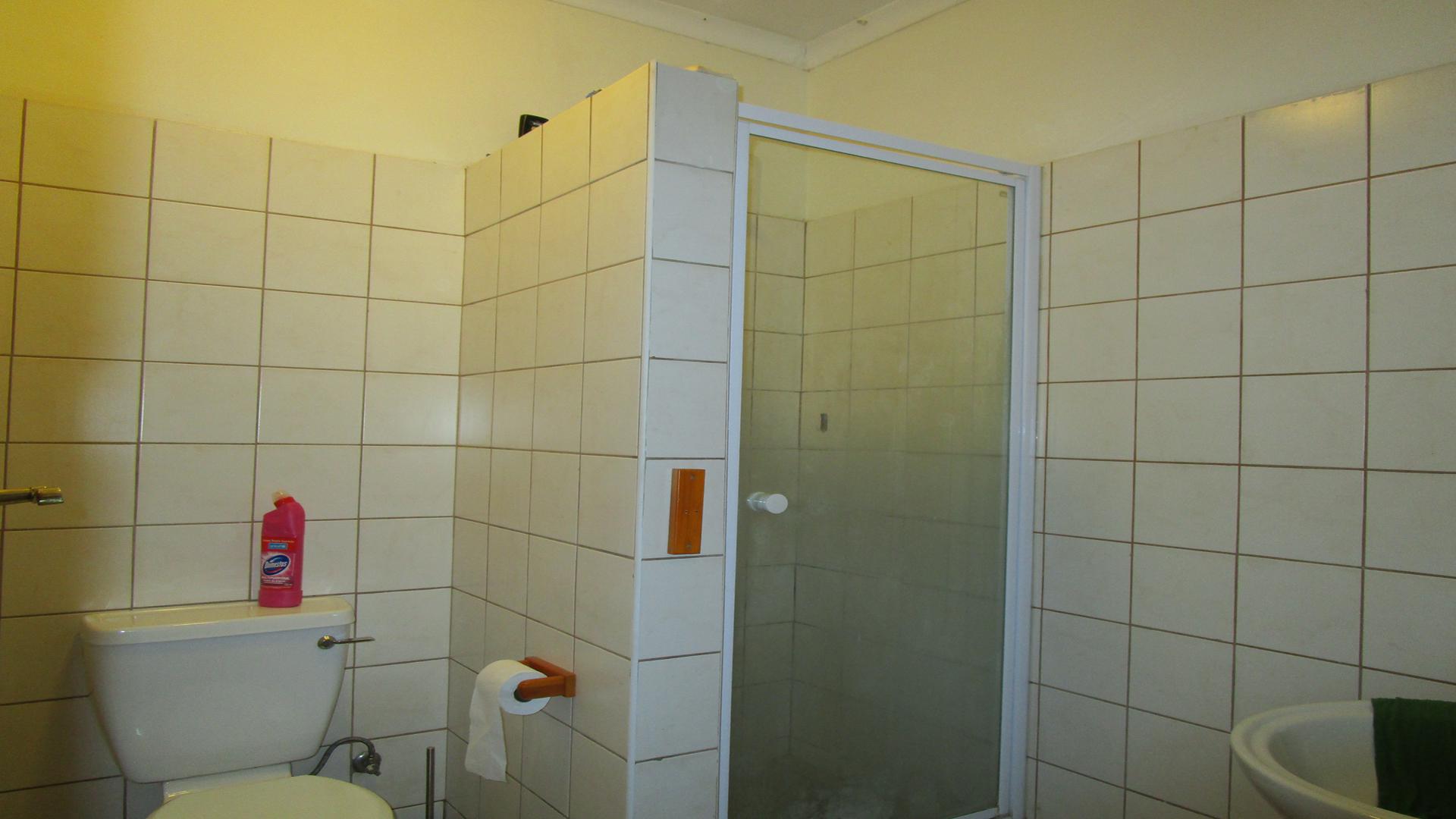Bathroom 1 - 6 square meters of property in Pretoria North