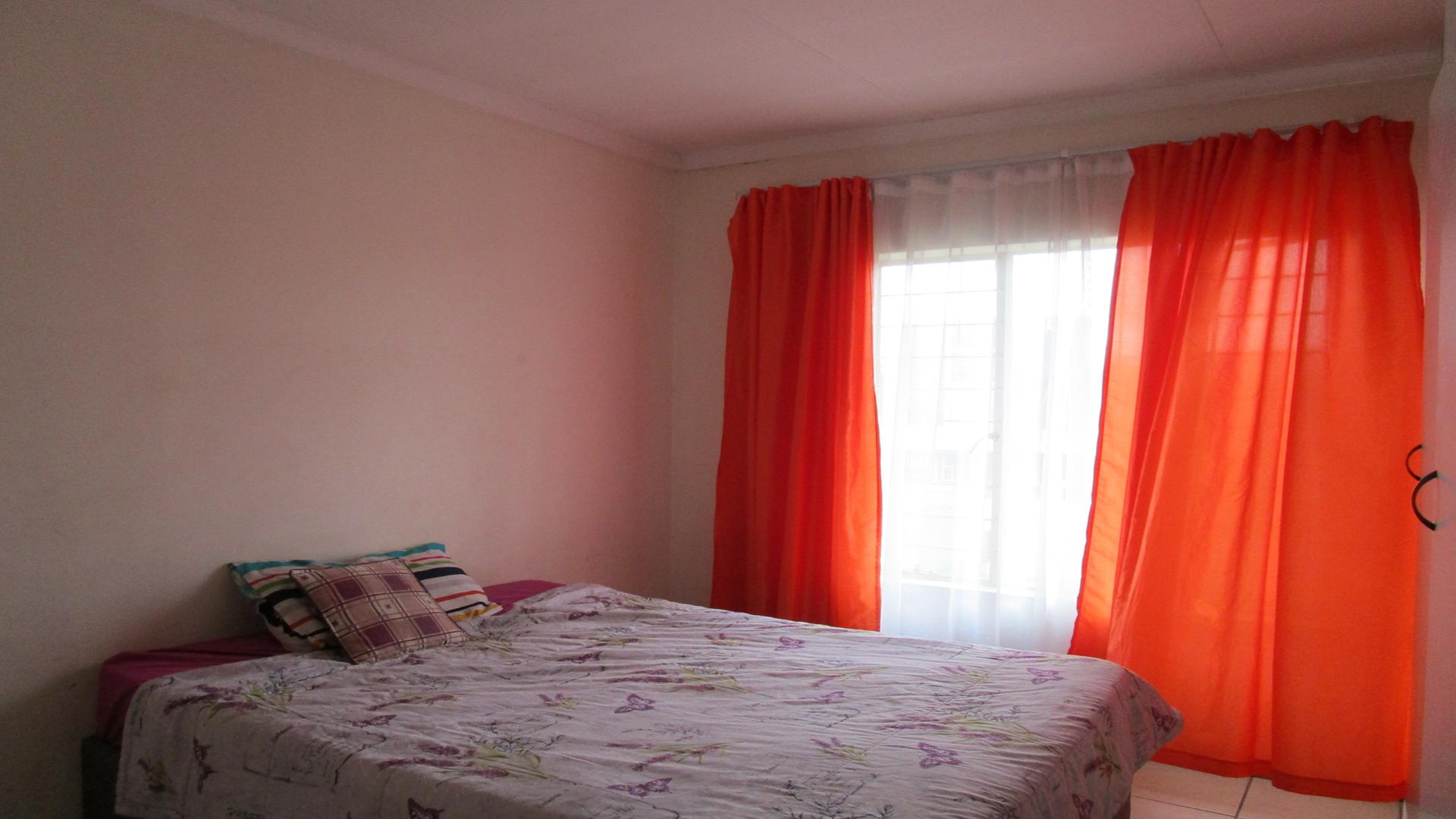 Main Bedroom - 13 square meters of property in Pretoria North