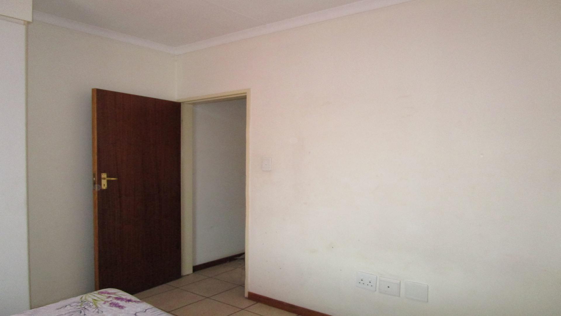 Main Bedroom - 13 square meters of property in Pretoria North