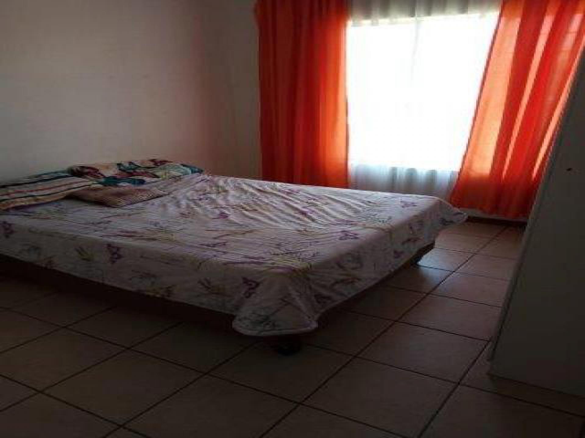 Main Bedroom - 13 square meters of property in Pretoria North