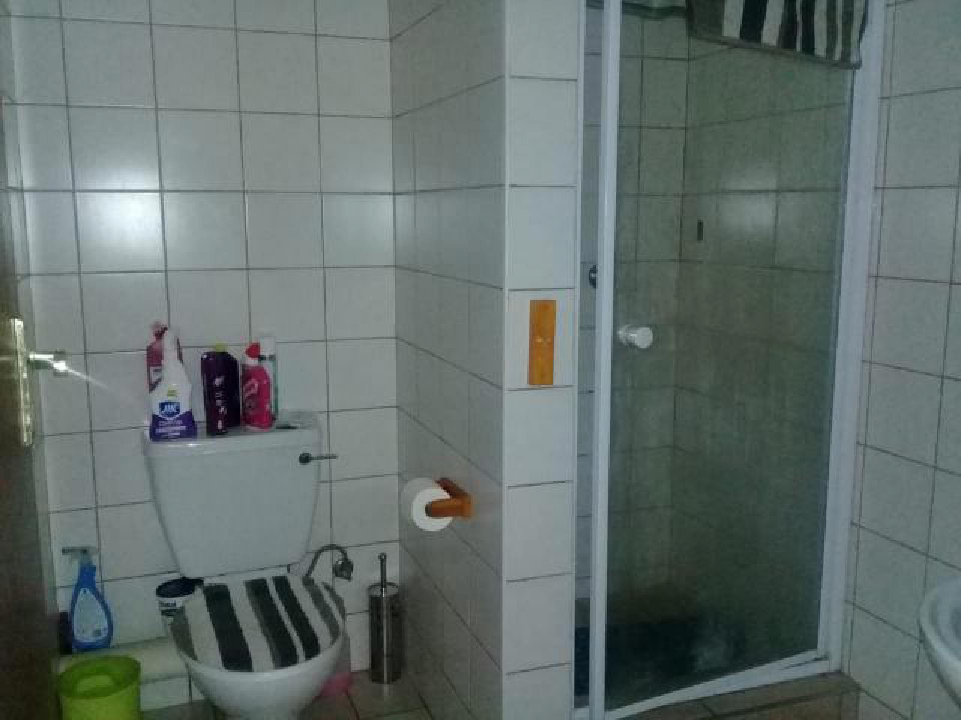 Bathroom 1 - 6 square meters of property in Pretoria North