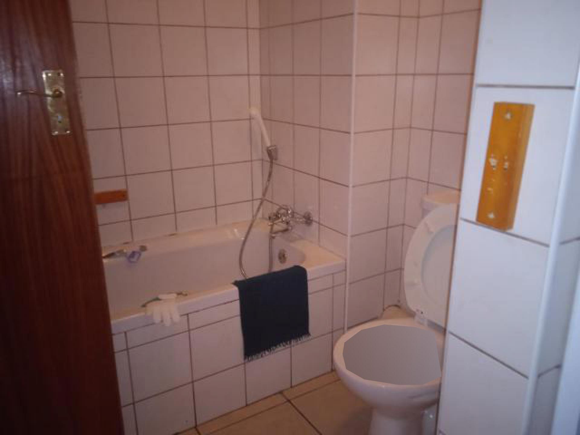 Bathroom 1 - 6 square meters of property in Pretoria North