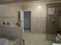 Bathroom 1 - 11 square meters of property in De Deur Estates